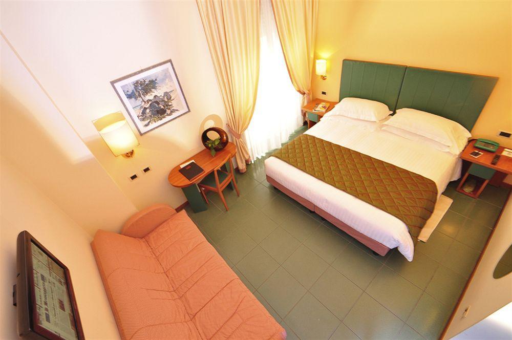 Hotel Cristallo Giulianova Esterno foto